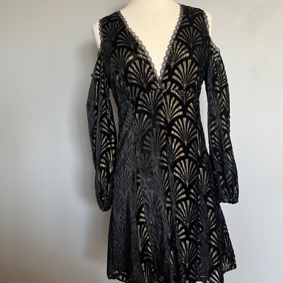 Alice + Olivia Aria Cold Shoulder Black Velvet Holiday Christmas Mini Dress 4 S - Picture 5 of 13